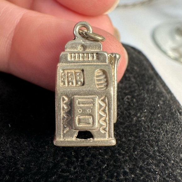 Sterling Vegas slot charm for bracelet - Picture 3 of 5